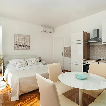 Beautiful In With Wifi Apartment