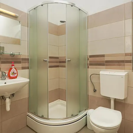 Daire In With Wifi Lovran